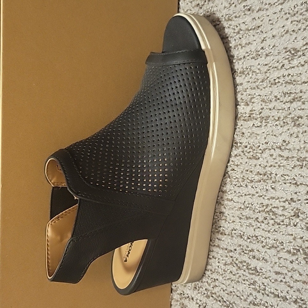 Sonoma Wedge size 9